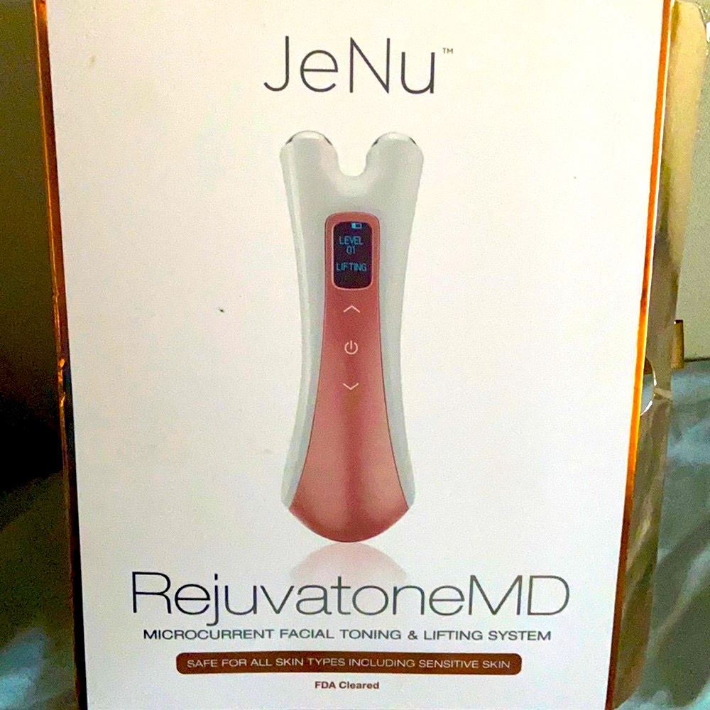 The microcurrent facial toning system that instantly improves facial tone.